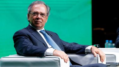 Análise: Bolsonaro aposta alto em mudanças na Petrobras e Guedes ressurge como avalista