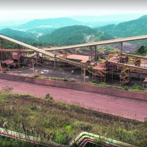 Minério de ferro cai 4,4% na China