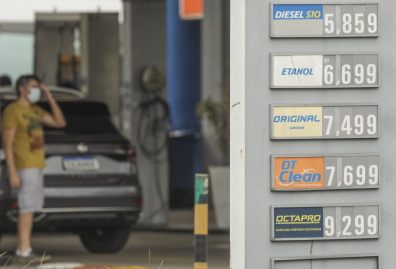 Defasagem deve fazer Petrobras reajustar gasolina e diesel