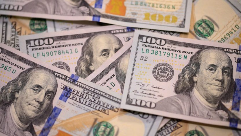 Dólar comercial renova mínima com fraqueza da moeda no exterior