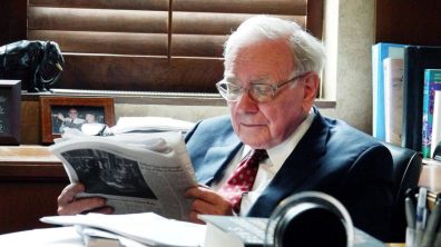 Em carta anual, Warren Buffett dá recado ESG e lamenta excesso de caixa