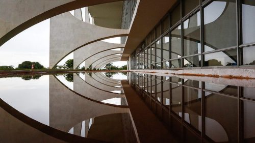 Reflexo dos arcos do Palácio do Planalto (Foto: Isac Nóbrega/Presidência)