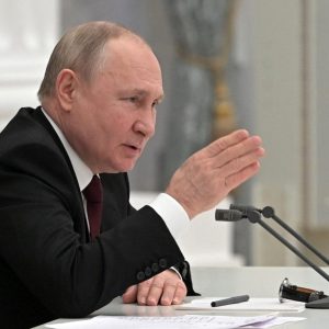 Putin acusa Ucrânia de retardar negociações para encerrar a guerra