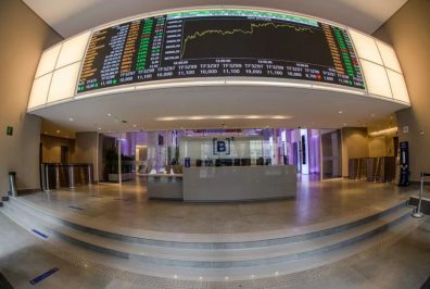 Ibovespa tem dia de volatilidade e registra terceira queda seguida