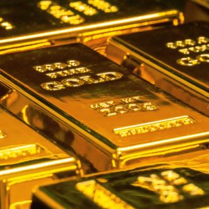 Conflito Rússia x Ucrânia pode valorizar (ainda mais) o ouro: vale a pena investir nesse metal precioso?