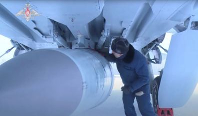Rússia confirma 1º bombardeio com míssil hipersônico na Ucrânia