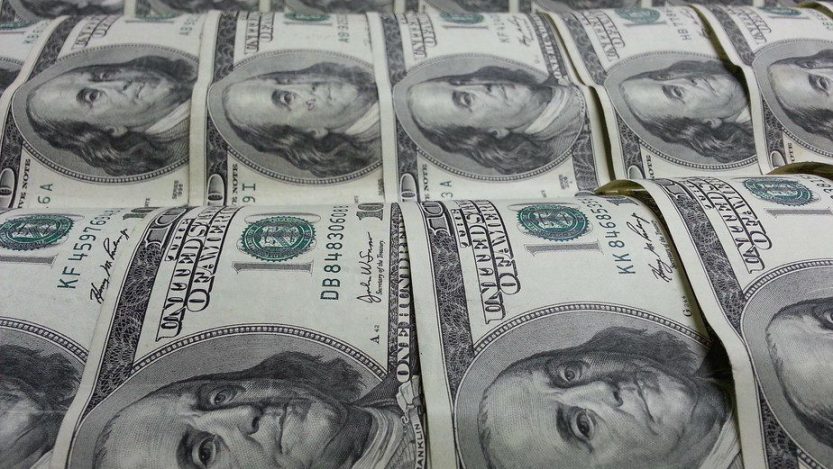 Dólar comercial testa os R$ 4,70 com exterior negativo