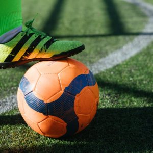 XP mira futebol e busca investidores para projeto de liga espanhola no Brasil