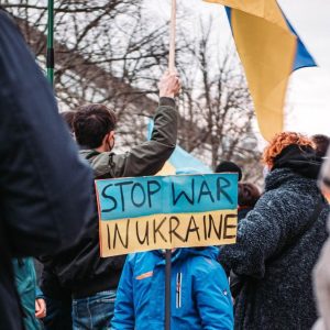 Moscou anuncia corredores humanitários até Rússia e Belarus, mas Ucrânia rejeita