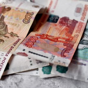 Rússia proíbe investidor estrangeiro de vender ativos e anuncia medidas para proteger rublo