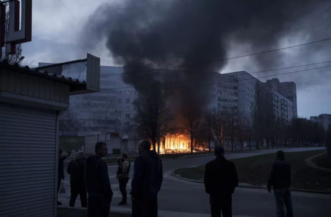 Ucrânia denuncia atrocidades em Mariupol — Foto: Felipe Dana/AP