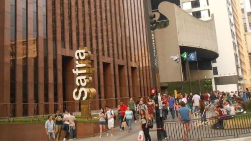 Edifício do Banco Safra na Avenida Paulista em Sao Paulo. Foto: Wikimedia
