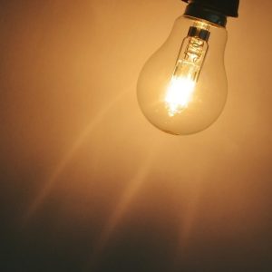 Câmara aprova tramitação rápida de proposta para reduzir conta de luz