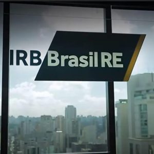 Ex-CFO do IRB é denunciado por ‘história falsa’ de investimento de Buffet