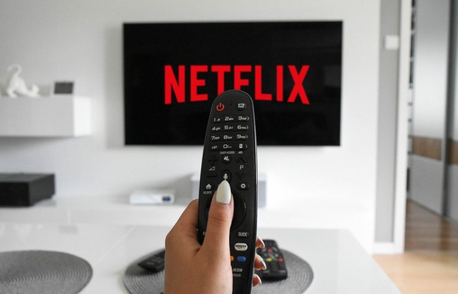 Analistas cortam recomendação de Netflix após empresa apresentar perda de usuários