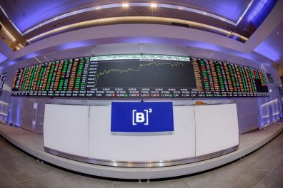 Relatório indica projeção do Ibovespa com 131 mil pontos; é hora de entrar na Bolsa?