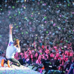 Chris Martin, do grupo Coldplay, em apresentação de 2017 em Manchester, Inglaterra.