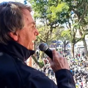 Presidente Jair Bolsonaro participou da Marcha de Jesus, em Curitiba, neste sábado — Foto: Reprodução / Facebook