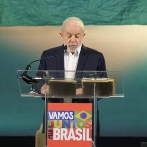 O ex-presidente Luiz Inácio Lula da Silva discursa no lançamento da pré-campanha da chapa Lula-Alckmin, em São Paulo — Foto: Twitter/PT Brasil