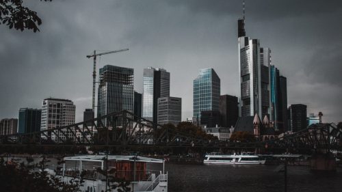 Distrito financeiro de Frankfurt (Max Langelott/Unsplash)