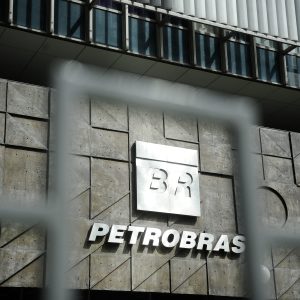Lucro da Petrobras pode passar de R$ 40 bi; empresa divulga balanço do 1º tri hoje