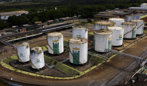 Centro de Distribuição da Petrobras no SIA, Terminal Terrestre de Brasília, onde se armazena e distribui produtos da companhia para os postos de combustíveis do Distrito Federal (Foto: Marcello Casal Jr/Agência Brasil)