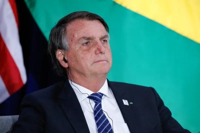 Bolsonaro avança em solução para os combustíveis e sobe tom contra o STF