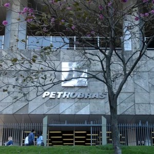 Conselho da Petrobras (PETR4) propõe pagar 50% dos dividendos extraordinários