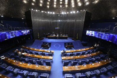 Senado aprova PEC que eleva benefícios e causa impacto de R$ 41,2 bi; texto segue para a Câmara