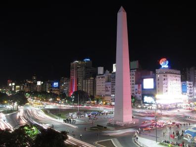 Sofrendo com inflação, Argentina prepara câmbio especial para turistas