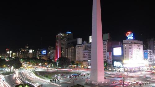 O Obelisco de Buenos Aires, monumento turístico localizado na 9 de julho, a avenida mais movimentada da capital da Argentina. - Foto: Pixabay