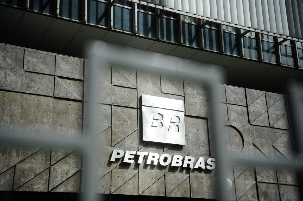 Petrobras (PETR3;PETR4) paga dividendos e JCP nesta terça-feira; confira valores