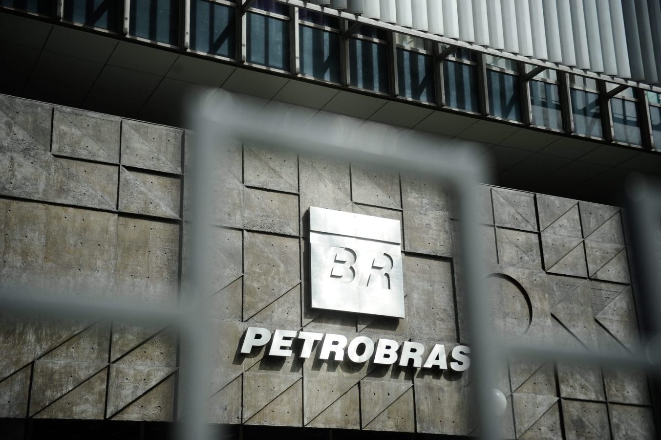 Em voto a distância, acionistas rejeitam Gileno Barreto como presidente do conselho da Petrobras