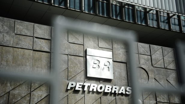 Acionistas da Petrobras (PETR4) aprovam R$ 36,1 bilhões em dividendos extraordinários