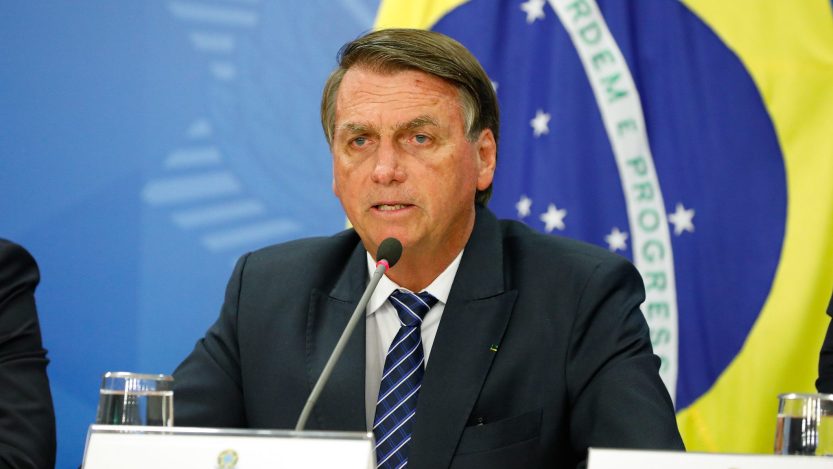 ANÁLISE: Por que suspeita sobre Bolsonaro vazar informações para Milton Ribeiro não deve ter consequências jurídicas?