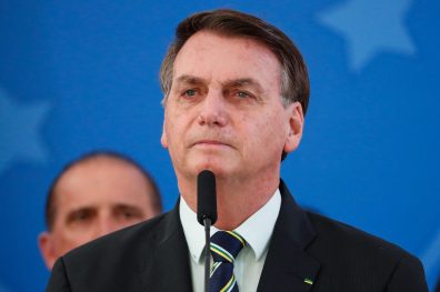 Bolsonaro pede a empresários que cortem margem de lucro na cesta básica