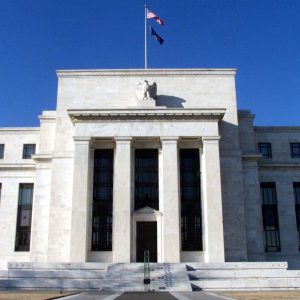 CME mostra maior chance de manutenção de juros pelo Fed até julho, com corte em setembro