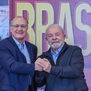 Valorizado por Lula na TV, Alckmin ganha força na área econômica da campanha