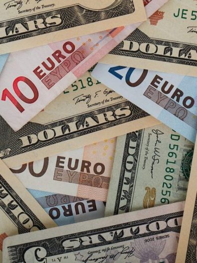 Tem mais gente comprando euro do que dólar, mostra levantamento do Itaú Unibanco