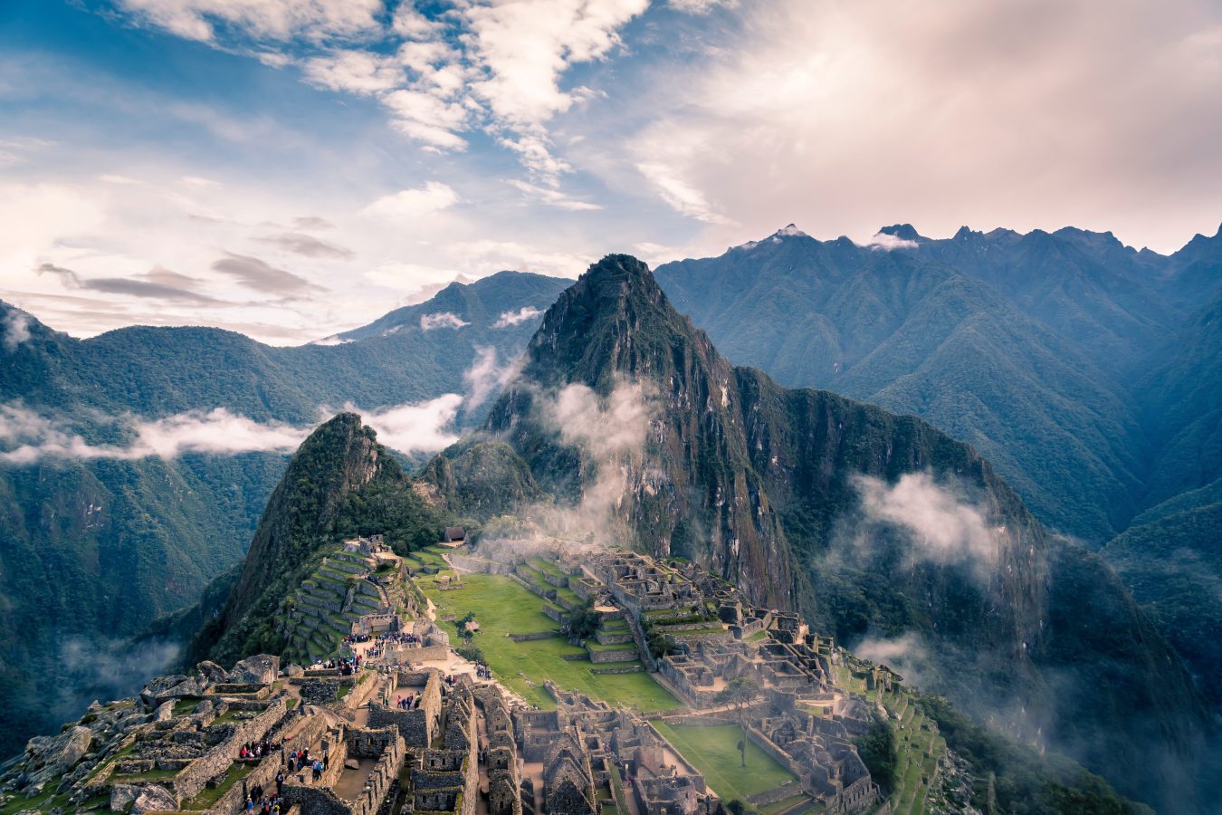 A "cidade perdida dos Incas", Macchu Picchu, encravada no meio dos Andes, no Peru.