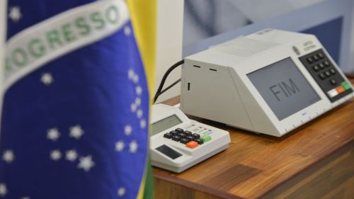 O Tribunal Superior Eleitoral (TSE) conclui a assinatura digital e lacração dos sistemas eleitorais que serão usados nas eleições de outubro (José Cruz/Agência Brasil)