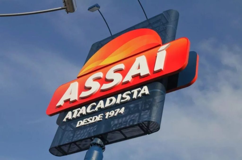 Assaí (ASAI3) tem lucro líquido de R$ 297 milhões no 4º trimestre, queda de 26,8%