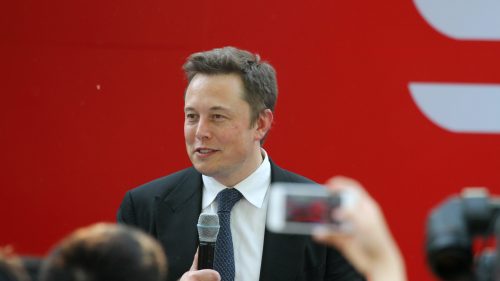 O principal argumento de Elon Musk para ter desistido do negócio foi acusar o Twitter de ter mais contas falsas na plataforma do que o informado publicamente - Foto: Reuters
