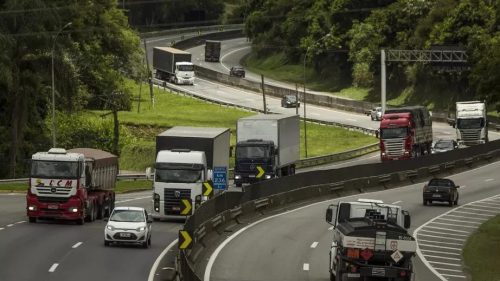 Corte no preço do diesel é boa notícia para os caminhoneiros. Foto: Guito Moreto/Agência O GLOBO