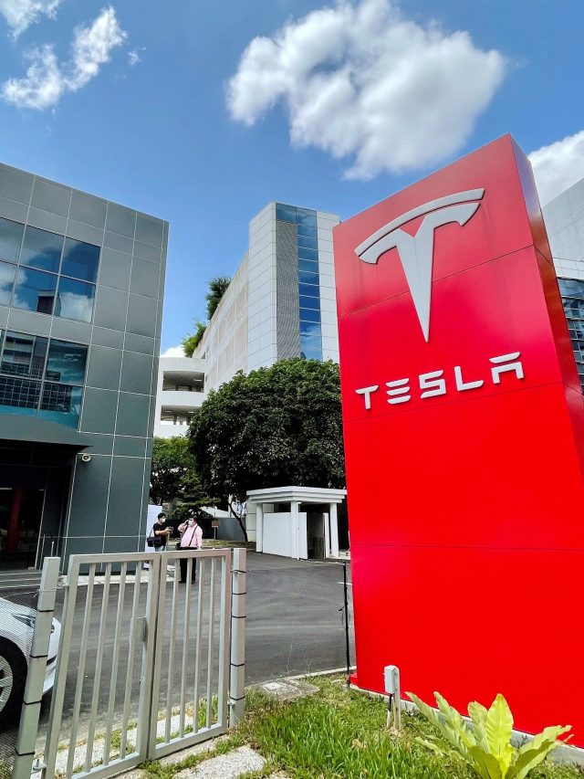 Tesla (TSLA34) fora das Magnificent 7: empresa de Elon Musk ainda merece estar na lista? Veja a opinião de analistas
