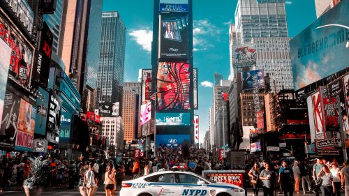 Times Square, centro comercial e cultural em Nova York (Foto: 
Victor He/Unsplash)