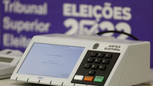 A Inteligência Financeira acompanha, em tempo real, a apuração de governadores eleitos e presidente - Foto: Cristiano Mariz/O Globo