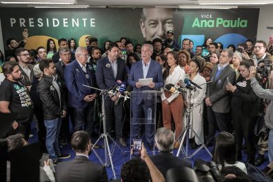 Ciro Gomes anuncia apoio a Lula, mas não cita ex-presidente nenhuma vez em discurso