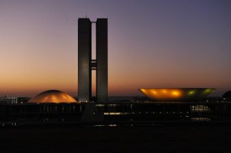 Foto do Congresso Nacional na Esplanada dos Três Poderes, em Brasília