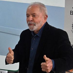 Análise: Campanha de Lula resiste a antecipar pauta econômica e opta por guerra religiosa